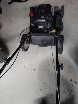 Push lawnmower runs good ready to cut