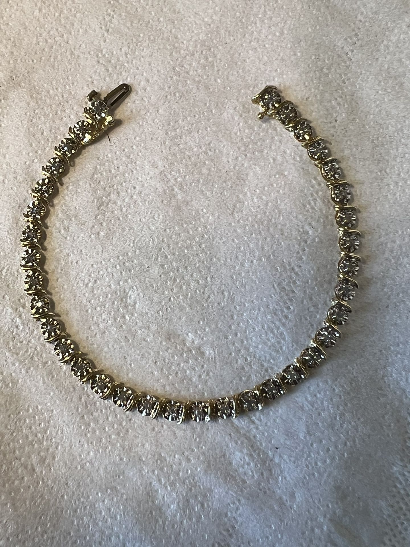 10k Gold Diamonds Bracelet 7 " Long (π Firm Price π)