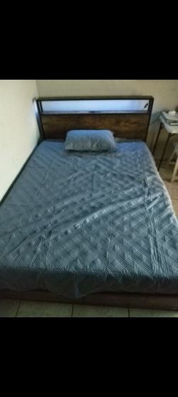 Queen size bed with mattress