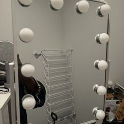 Vanity mirror, Lights Up
