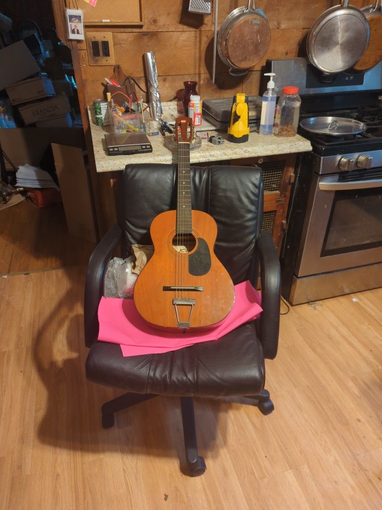 Kent KF210S Made In Korea Acoustic Guitar Missing One String Some Slight Wear And Tear From Use Please See Pictures