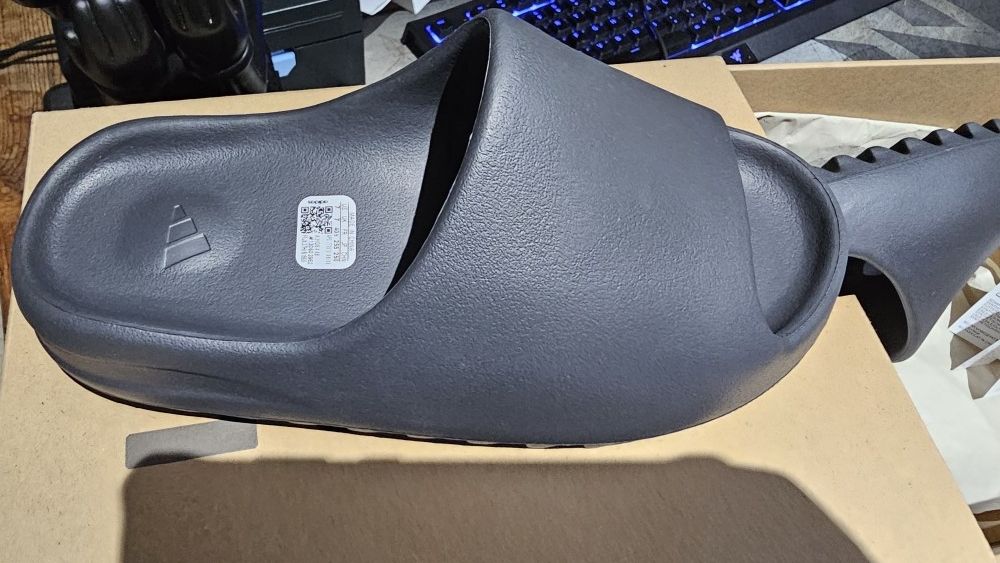Yeezy slide size 9