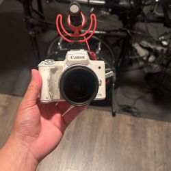 Canon EOS M50