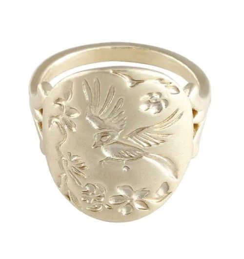 BRAND NEW IN PACKAGE GOLD ENGRAVED BIRD IN FLIGHT POLISHED COCKTAIL RING SIZE 8