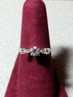 Ladies Diamond Platinum fashion ring