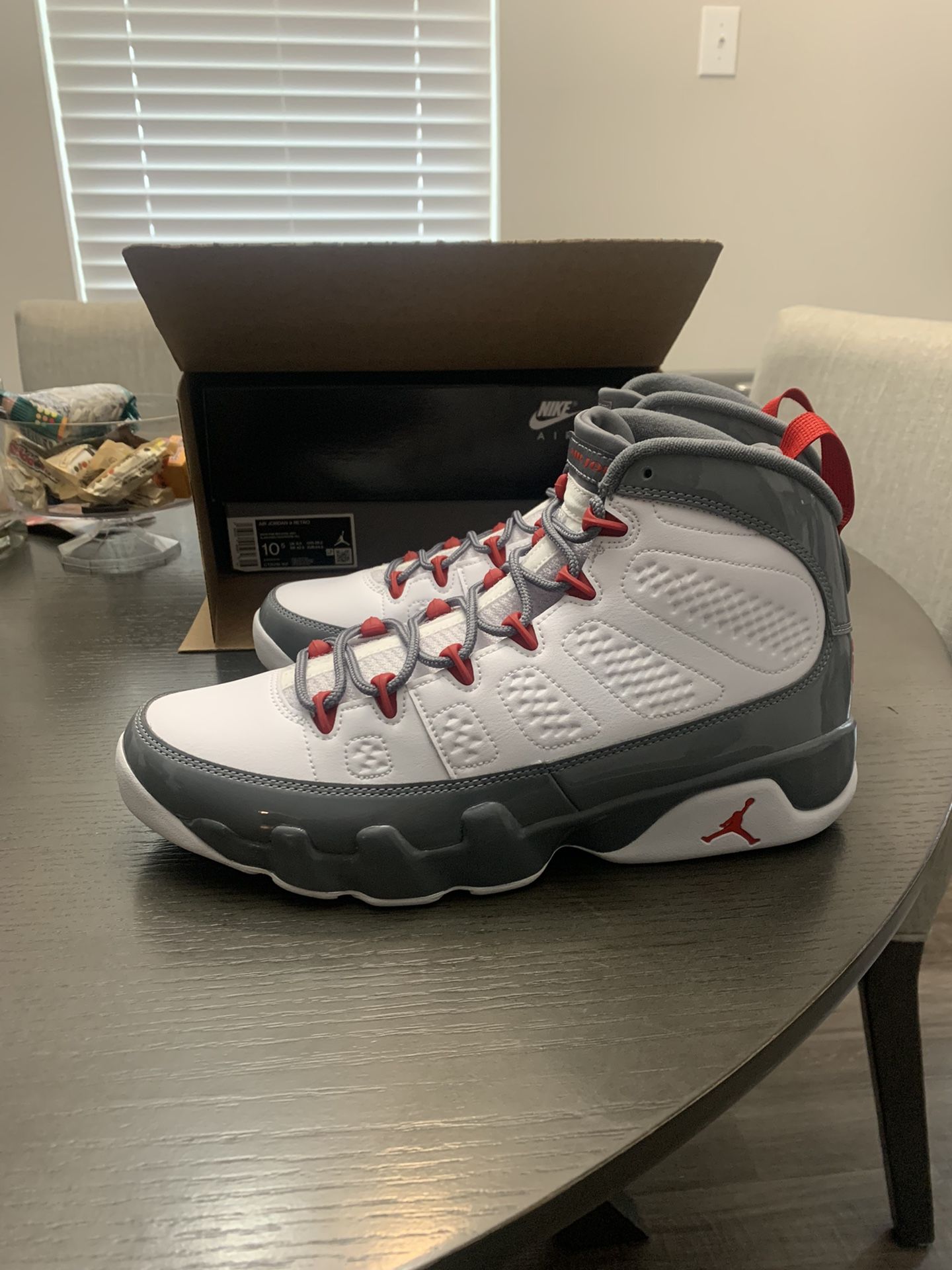 Air Jordon 9 Retro 10 1/2