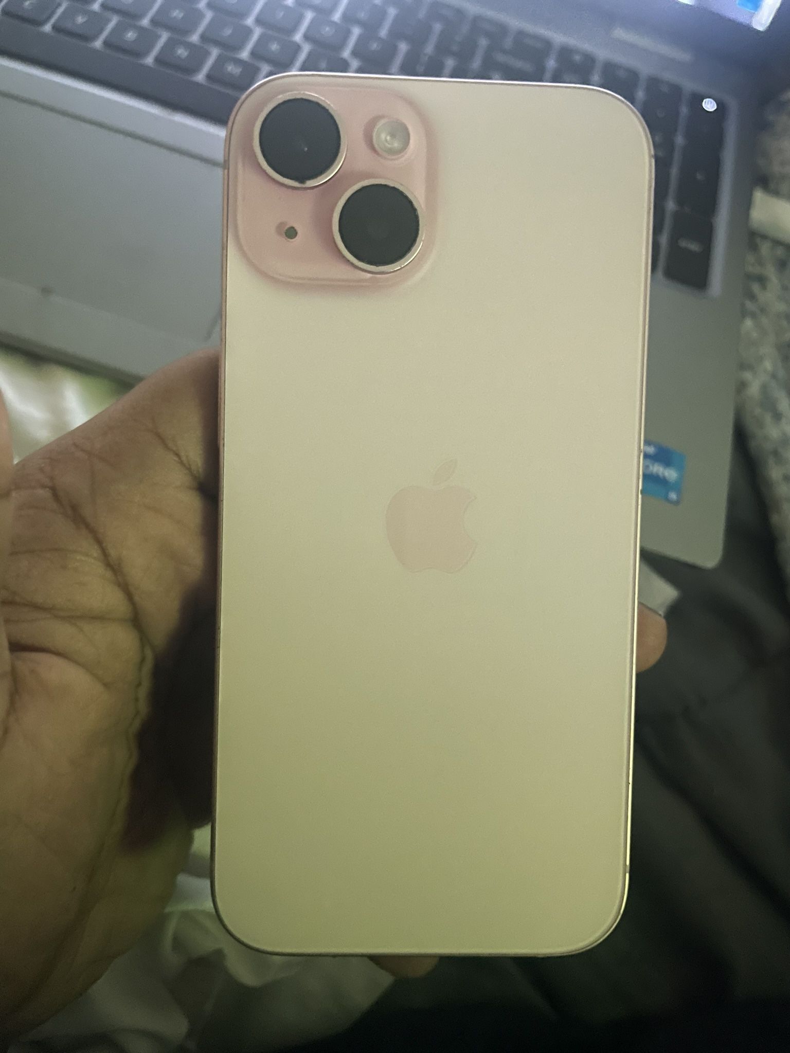 iPhone 15 Pink