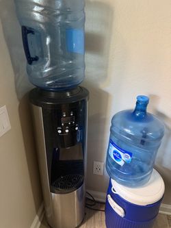 Water dispenser like new $50