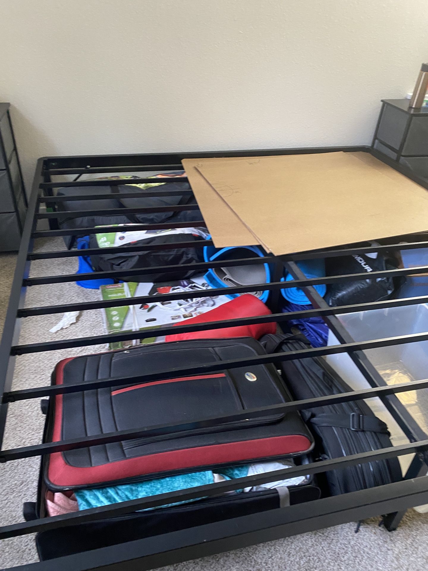 King Bed With Lots Of Space Underneath 