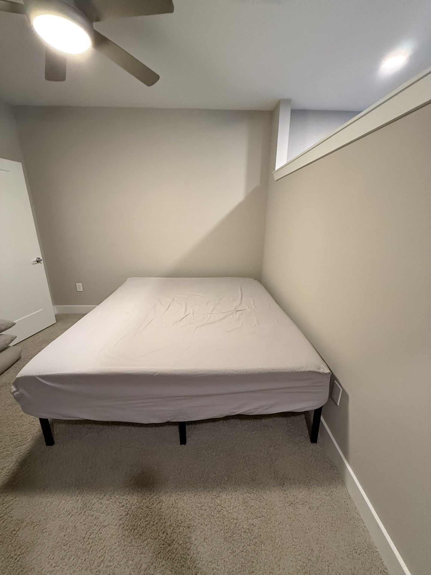 King Bed With Metal Bed frame