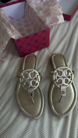 Tory Burch Sandals - Gold