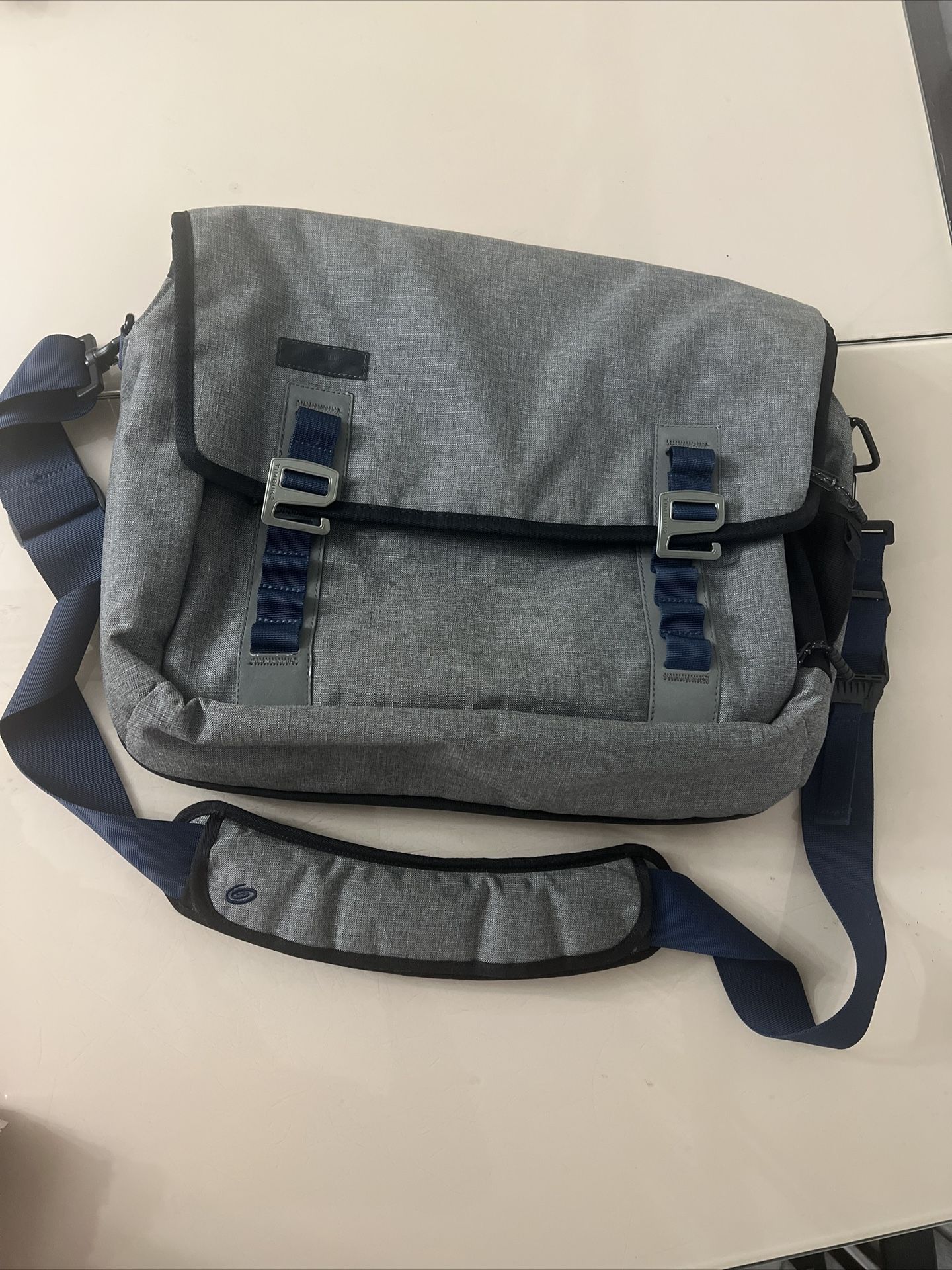 Oakley One Size Table Unique Men's Black & Gray Backpack Great Shape. Pre owned in good condition with normal signs of usage.