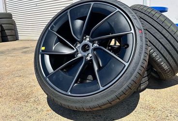 4x NEW OEM 2026 Tesla Model 3 Performance 20" Warp SENSORS 100% TIRES Pirelli 235/35 275/30