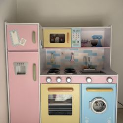 KidKraft Large Wooden Play Kitchen