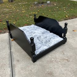 Recycled Vintage Farmhouse Dog Bed