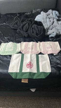 Trader Joe's Reusable Tote Bags Set of 4