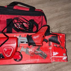Milwaukee M12 12-Volt Lithium-Ion HACKZALL Cordless Reciprocating Saw Kit with One 1.5Ah Batteries, Charger and Tool Bag