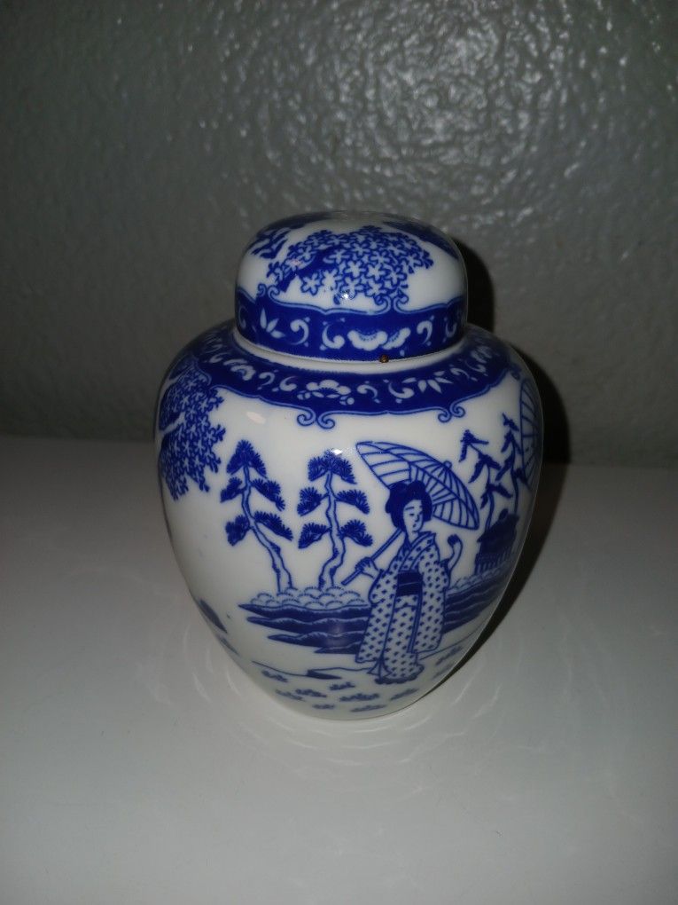 20th Century Porcelain Blue & White Geishas Ginger Jar