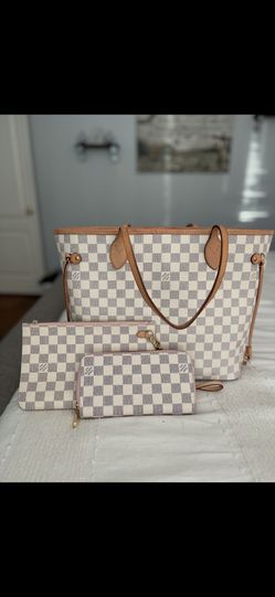 Louis Vuitton Neverfull MM Purse/wallet/wristlet