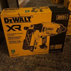 Nine Gauge Fencing Stapler Dewalt Xr 20 V Brushless