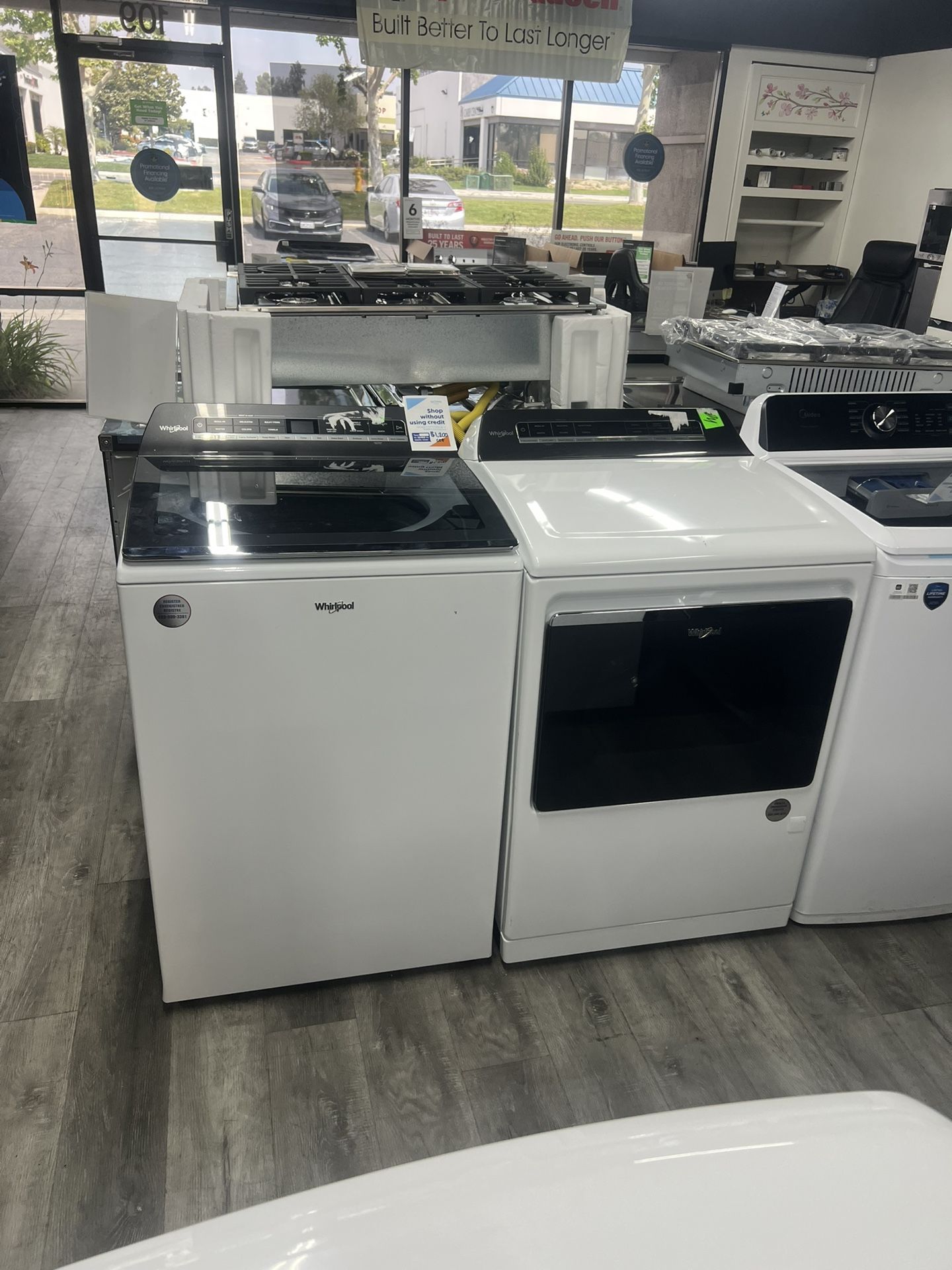 Whirlpool - 5.2 Cu Ft Top Load Washer With Removable Agitator & Gas Dryer Set In White 