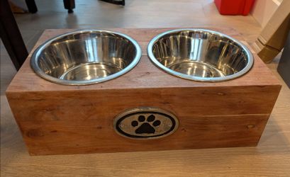 Free dog feeding bowls and station
