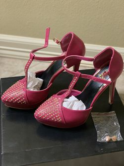 High heel pink studded women’s shoe 6.5