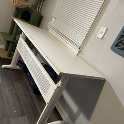 Craft Table With Lever 