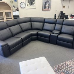 New Power Reclining Sectional. Black Leather Match. 105x93x41H. Free Delivery!