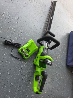 Greenworks 24V 24 inch Cordless Hedge Trimmer