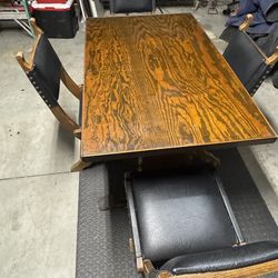 Casual/western diningtable