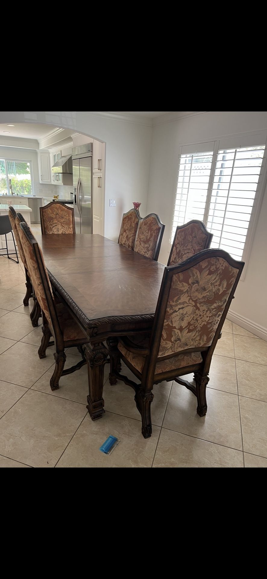 8 Seat Classic Dinning Room Set 