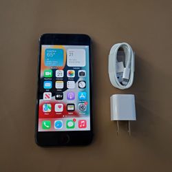 iPhone 7 - UNLOCKED - Like New