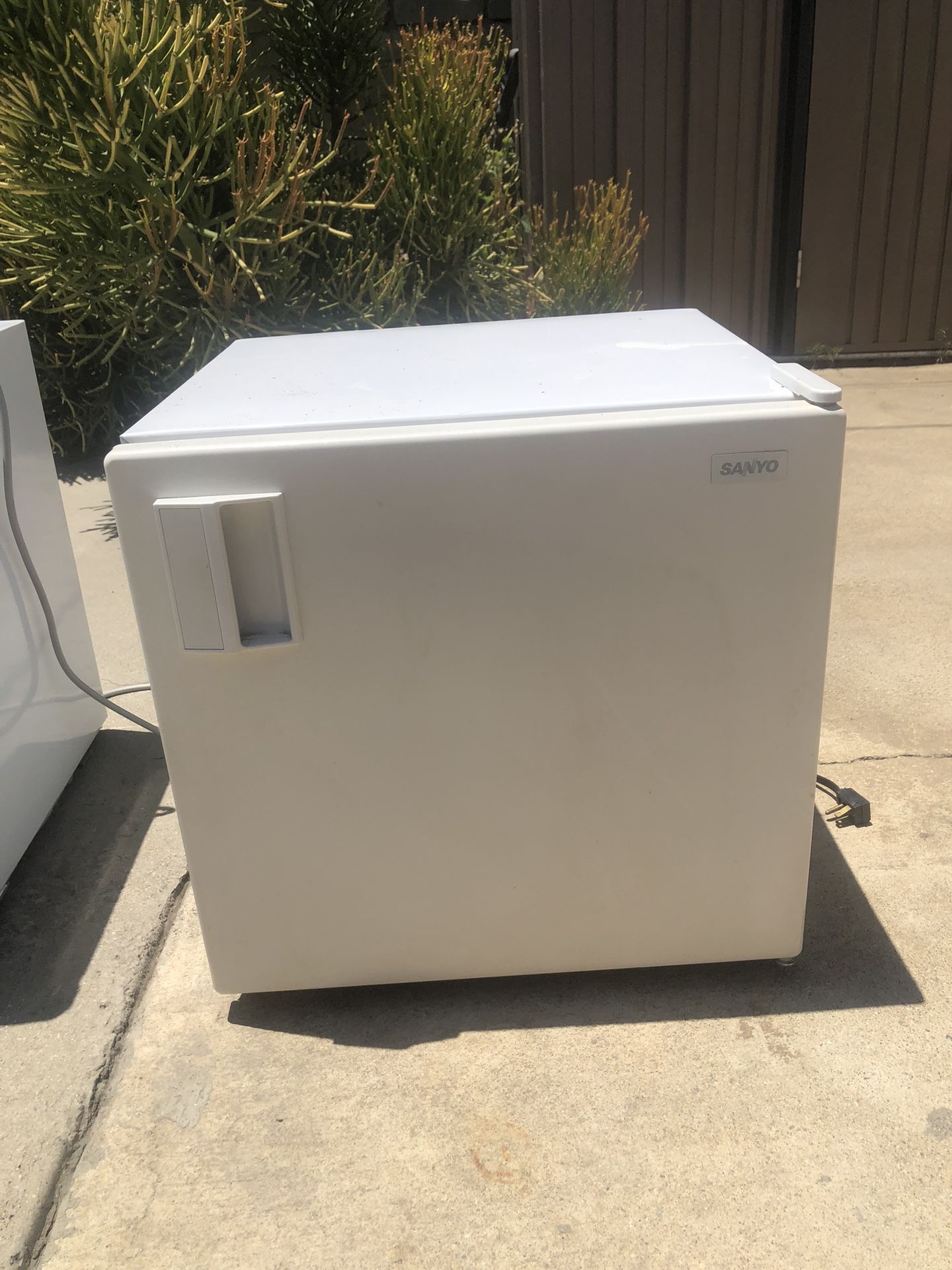 Sanyo Mini Fridge