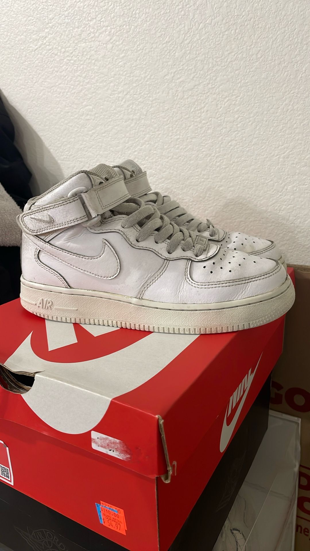 Nike Air Force 1s Mid