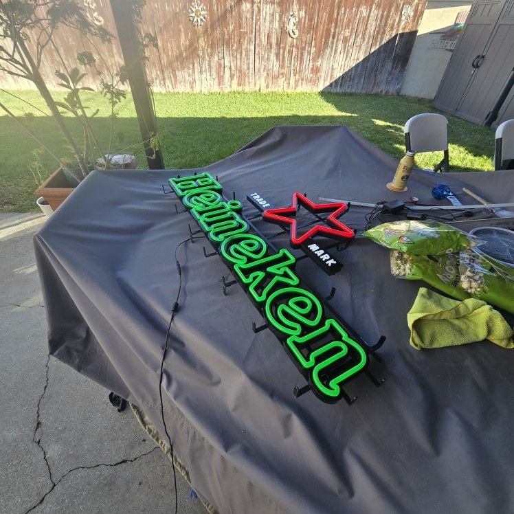 Heineken Neon sign