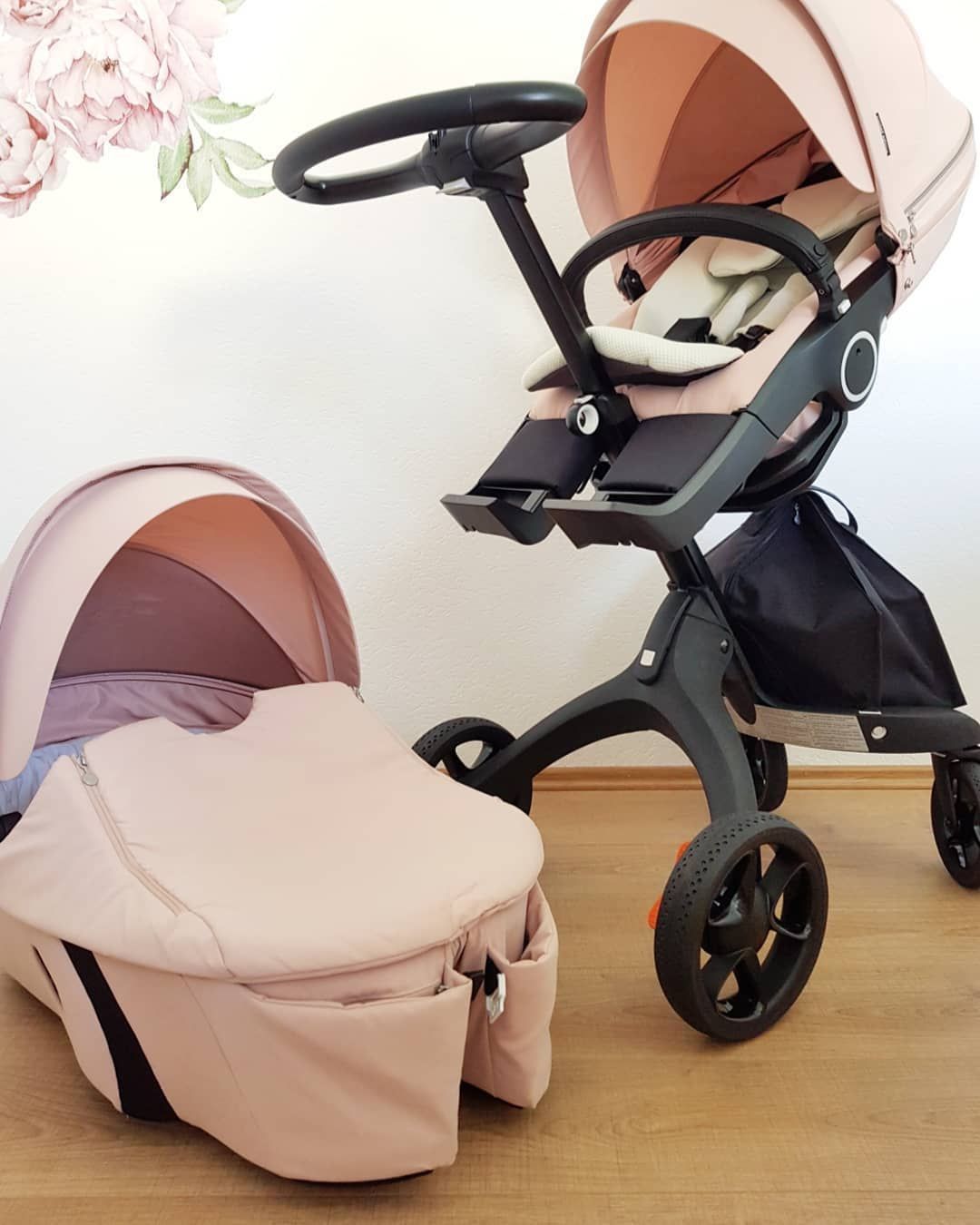 STOKKE XPLORY LIMITED EDITION STROLLER IN PINK INCLUDING BASSINET AND BLACK NUNA LITE CAR SEAT & MUCH MORE