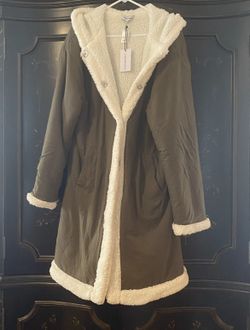 WeWoreWhat Sherpa Lined Hooded Faux Fur Overcoat Women Oversized Reversible NWT