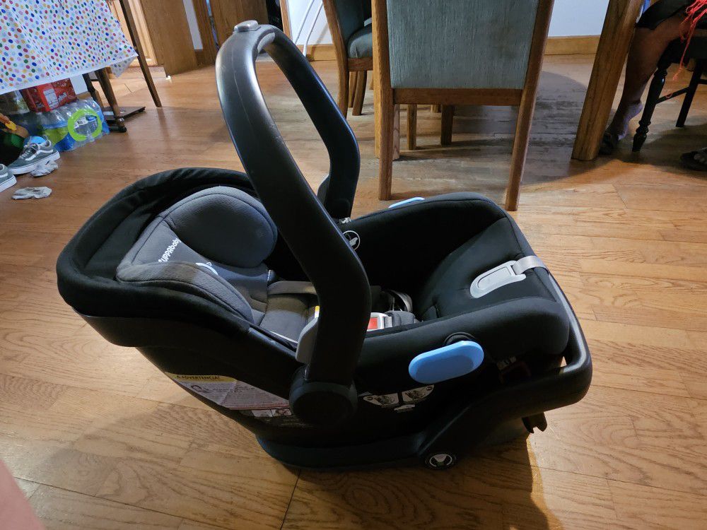 UPPAbaby Infant  Car Seat With Base