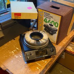 Kodak Slide Projector w/6 Carousels 