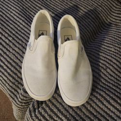 Girls Van's 6 1/2 USED ONCE FOR A QUINCE IN GOOD CONDTION.