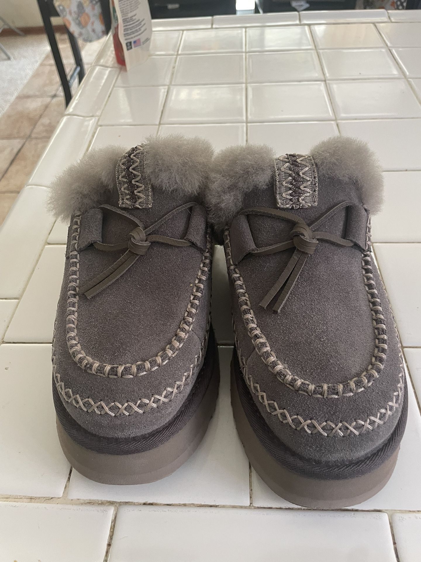 Uggs Slippers 