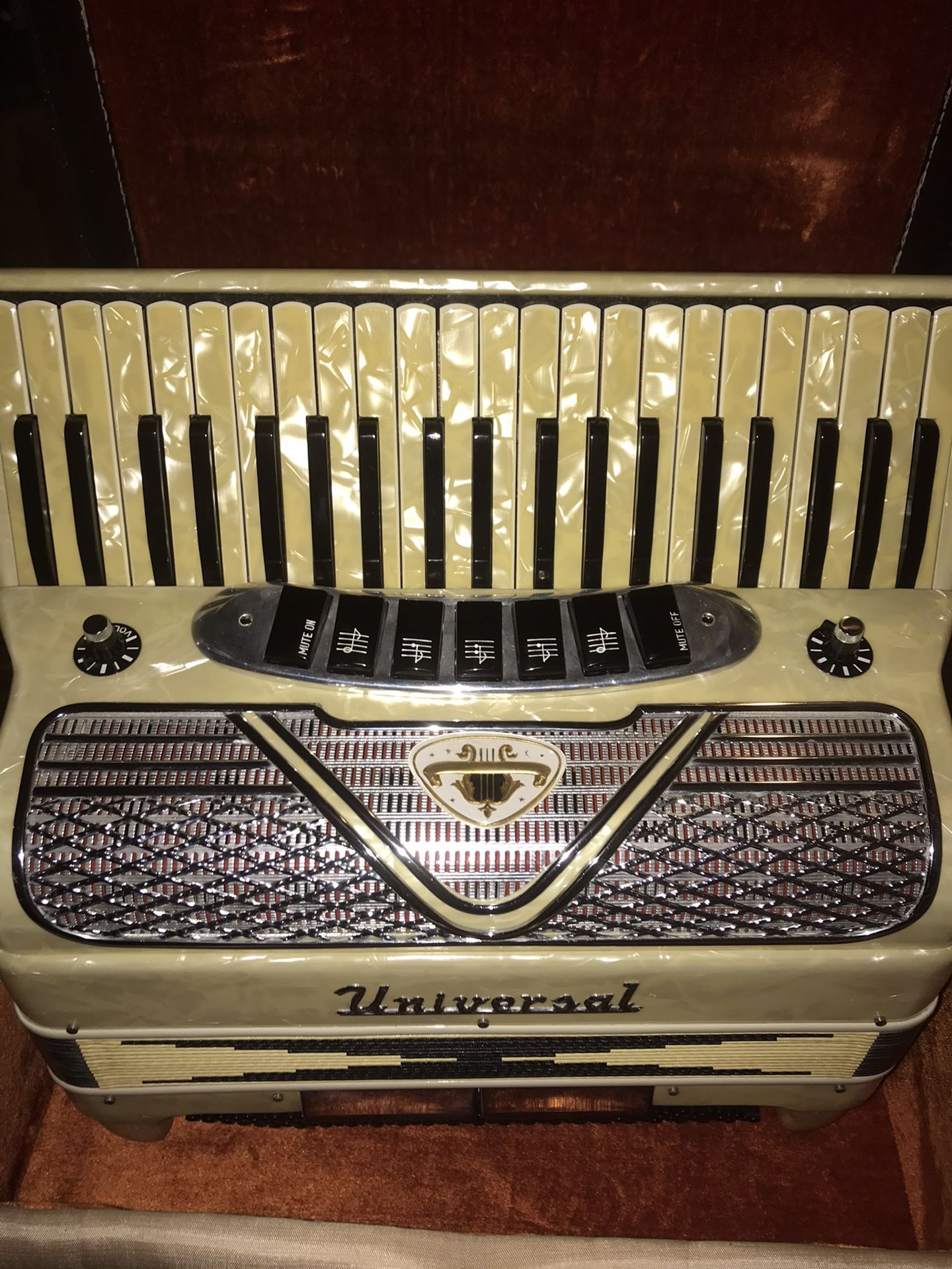 1950s UNIVERSAL KEYBORD 12/120 BASS ACCORDION ITALY MADE