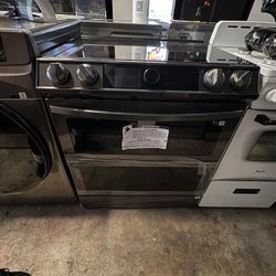 Samsung Electric Range In Dark Stainless Steel 🕷️🎃