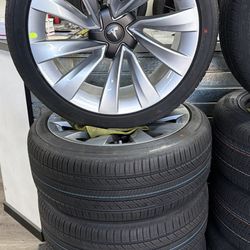 Tesla model Y 20”, rims end  Hankook tires 255/40/r20