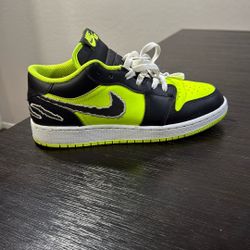 Jordan 1 Low Se Black Cat Volt (gs)