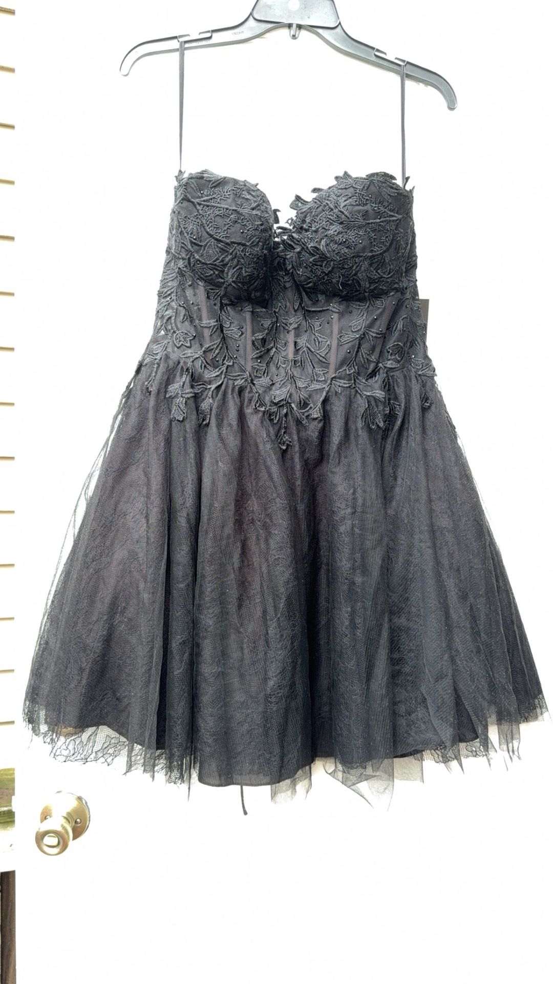 Black Strapless Short Dress With Lace Embroidery , Intricate Floral Patterns.