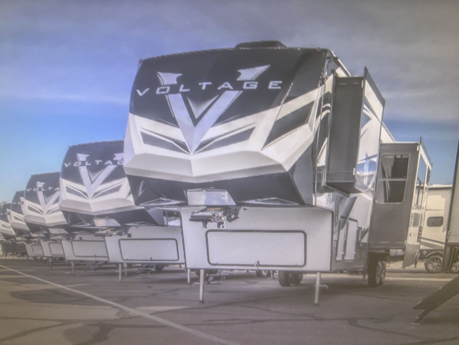 2022 TRITON 3521