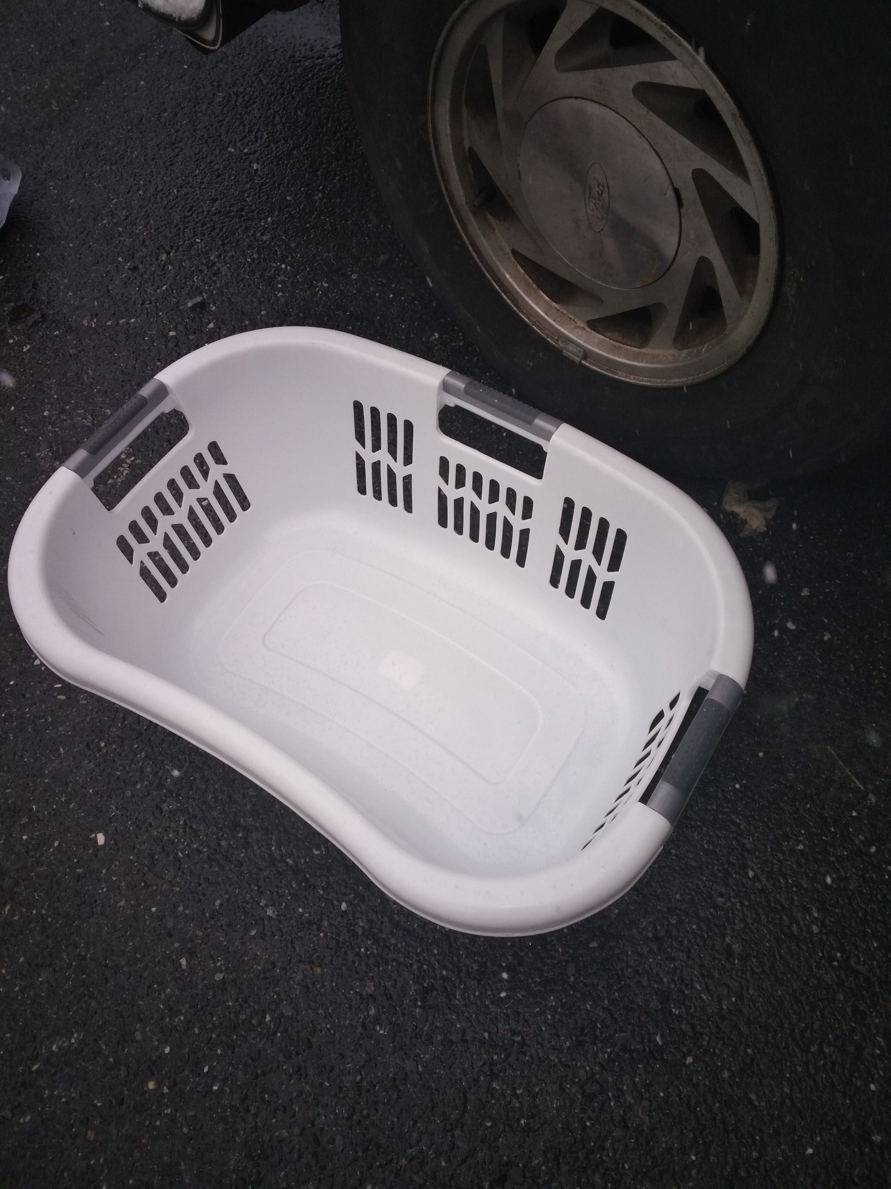Basket laundry