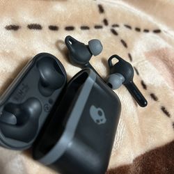 Skull Candy Bluetooth earbuds